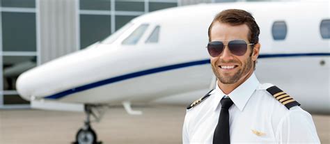 Can Pilots Wear Contacts