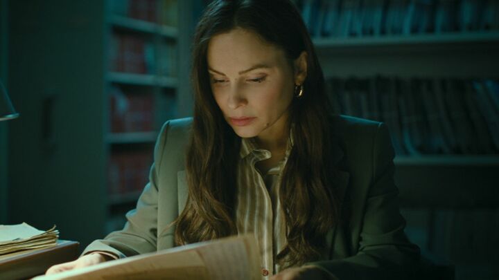 Cassandra Voici Pourquoi Une Saison 2 De La S Rie Netflix Pourrait Cassandra Voici Pourquoi Une Saison 2 De La S Rie Netflix Pourrait