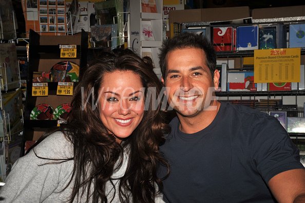 Katy Mixon And Bobby Deen Signing Copies Of The Deen Bros Take It Katy Mixon And Bobby Deen Signing Copies Of The Deen Bros Take It