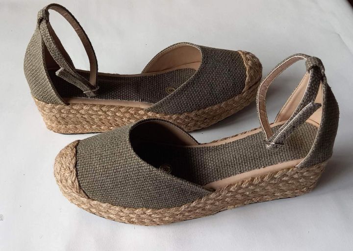 Sandals with Toe Cover Protection