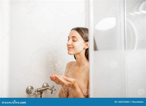 Nude Women Showering: Tips, Benefits, and Etiquette Explained